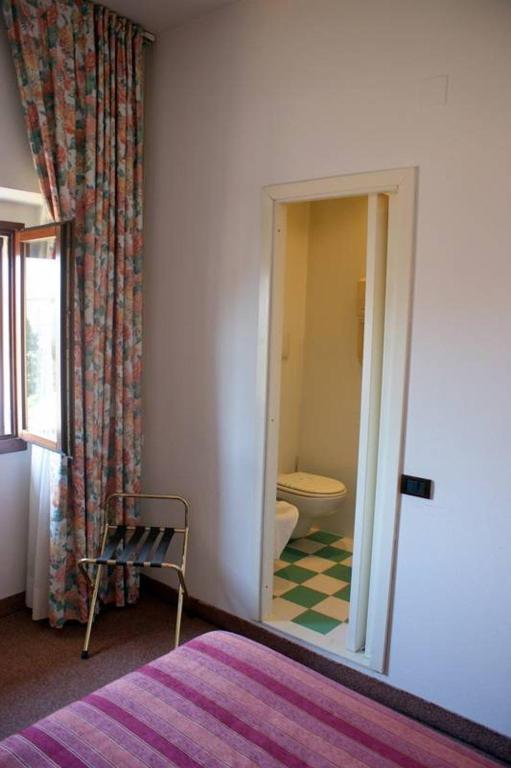 Hotel Il Pino Garlasco Værelse billede