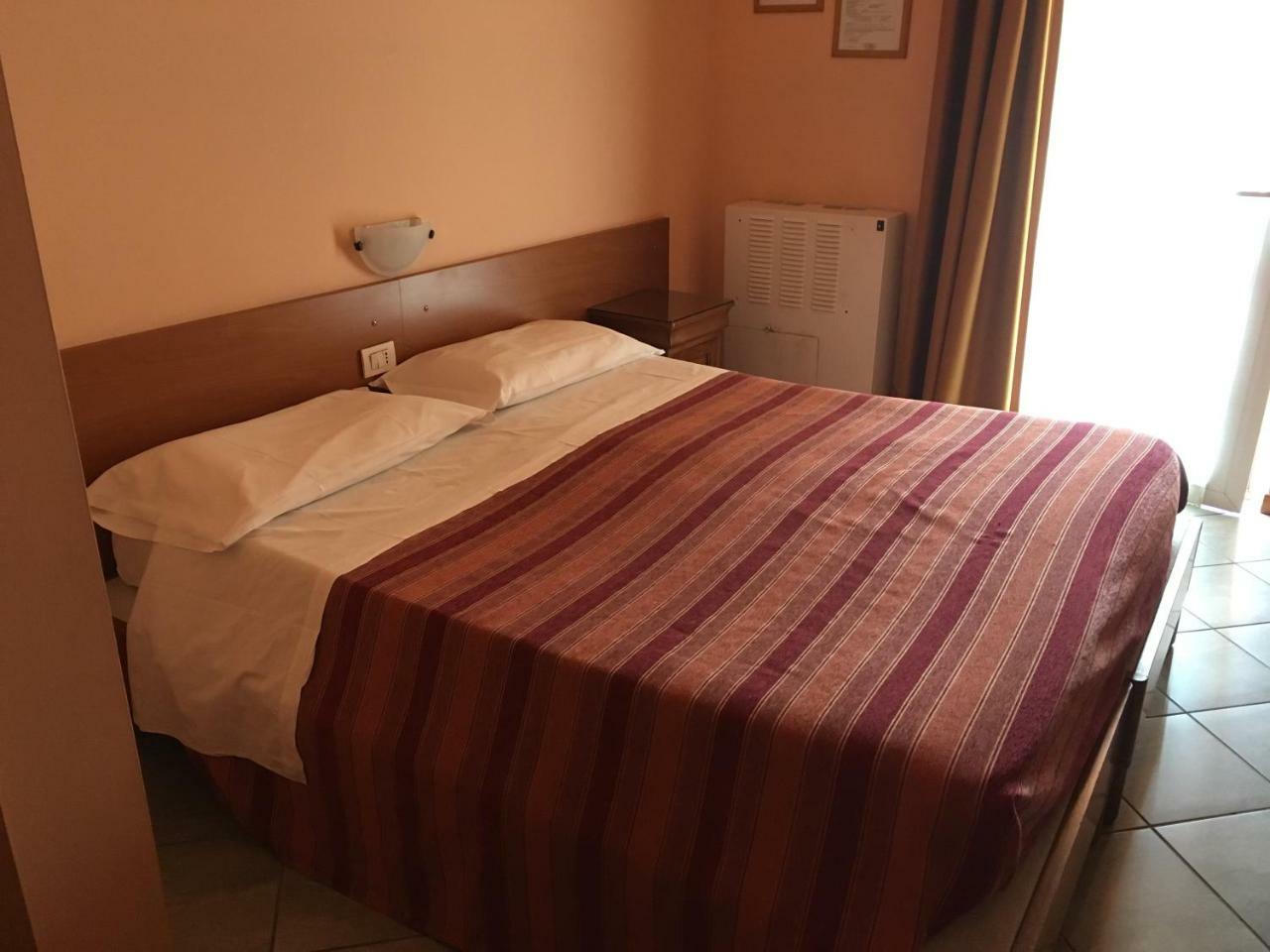 Hotel Il Pino Garlasco Eksteriør billede