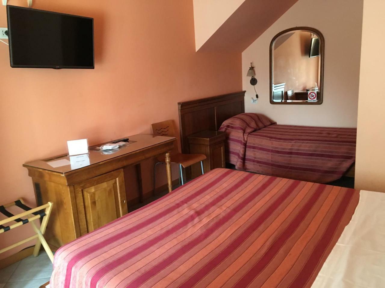 Hotel Il Pino Garlasco Eksteriør billede
